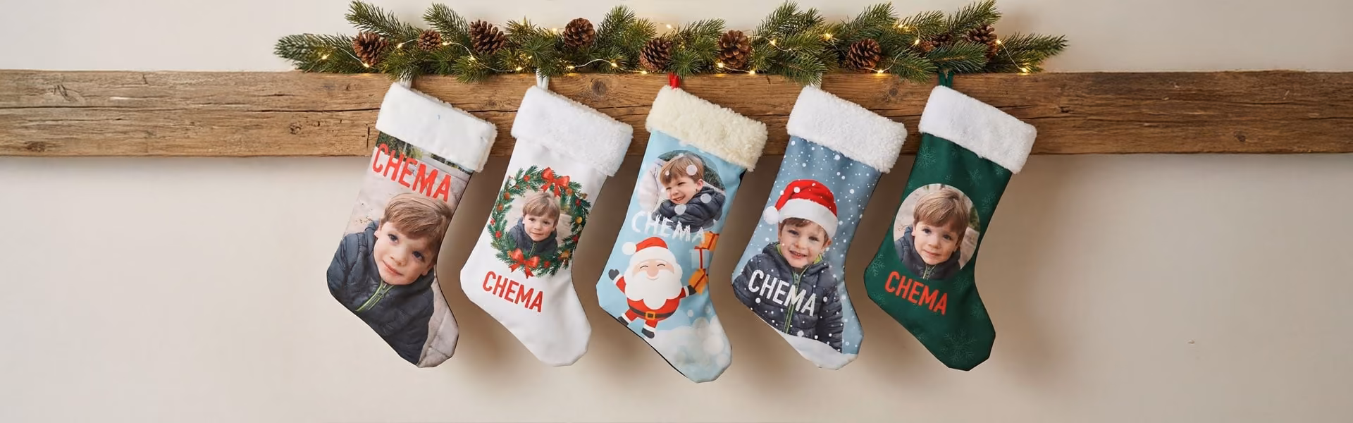 Calcetines de Navidad personalizados con fotos infantiles, ideales para regalos festivos.